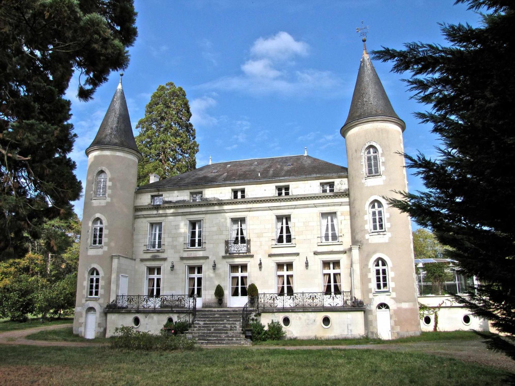 Chateau Les Vallees Tournon-Saint-Pierre Luaran gambar
