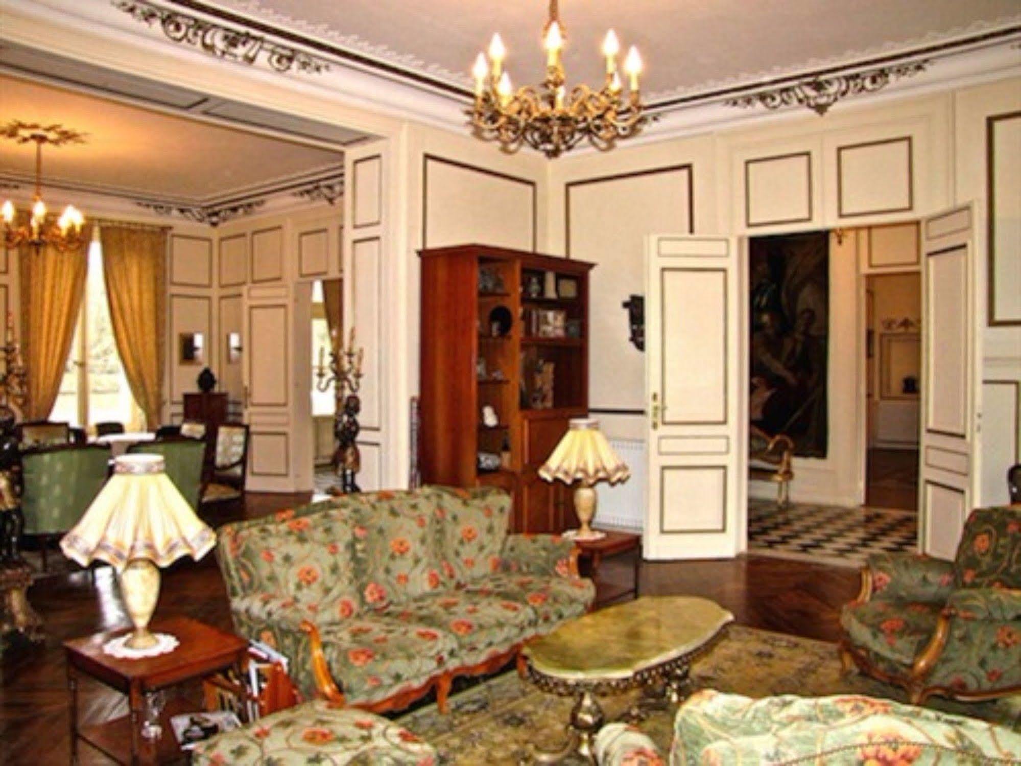 Chateau Les Vallees Tournon-Saint-Pierre Luaran gambar