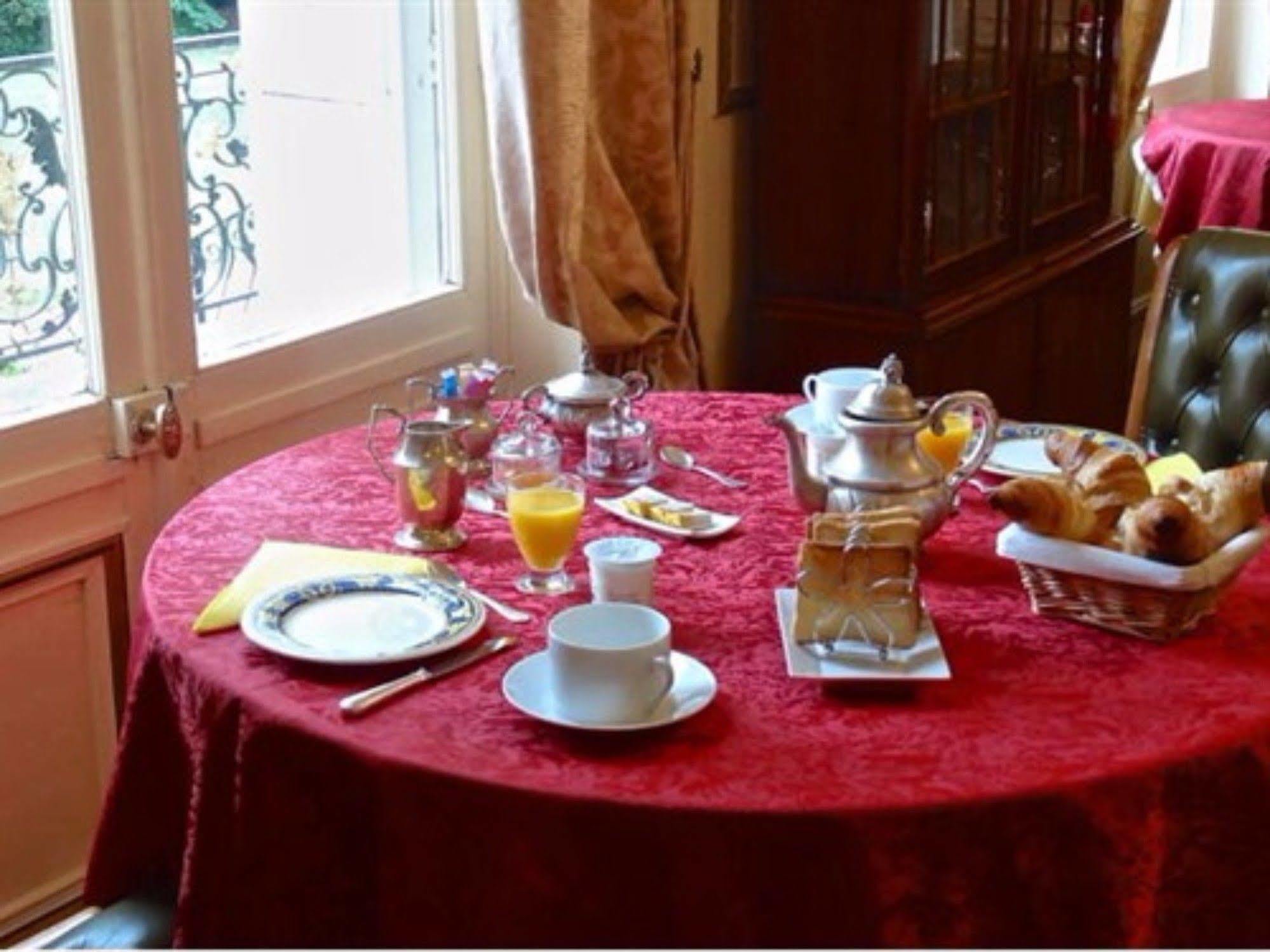 Chateau Les Vallees Tournon-Saint-Pierre Luaran gambar
